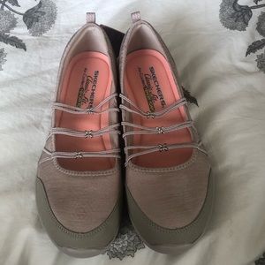 NWT Sketchers adjustable Mary Jane